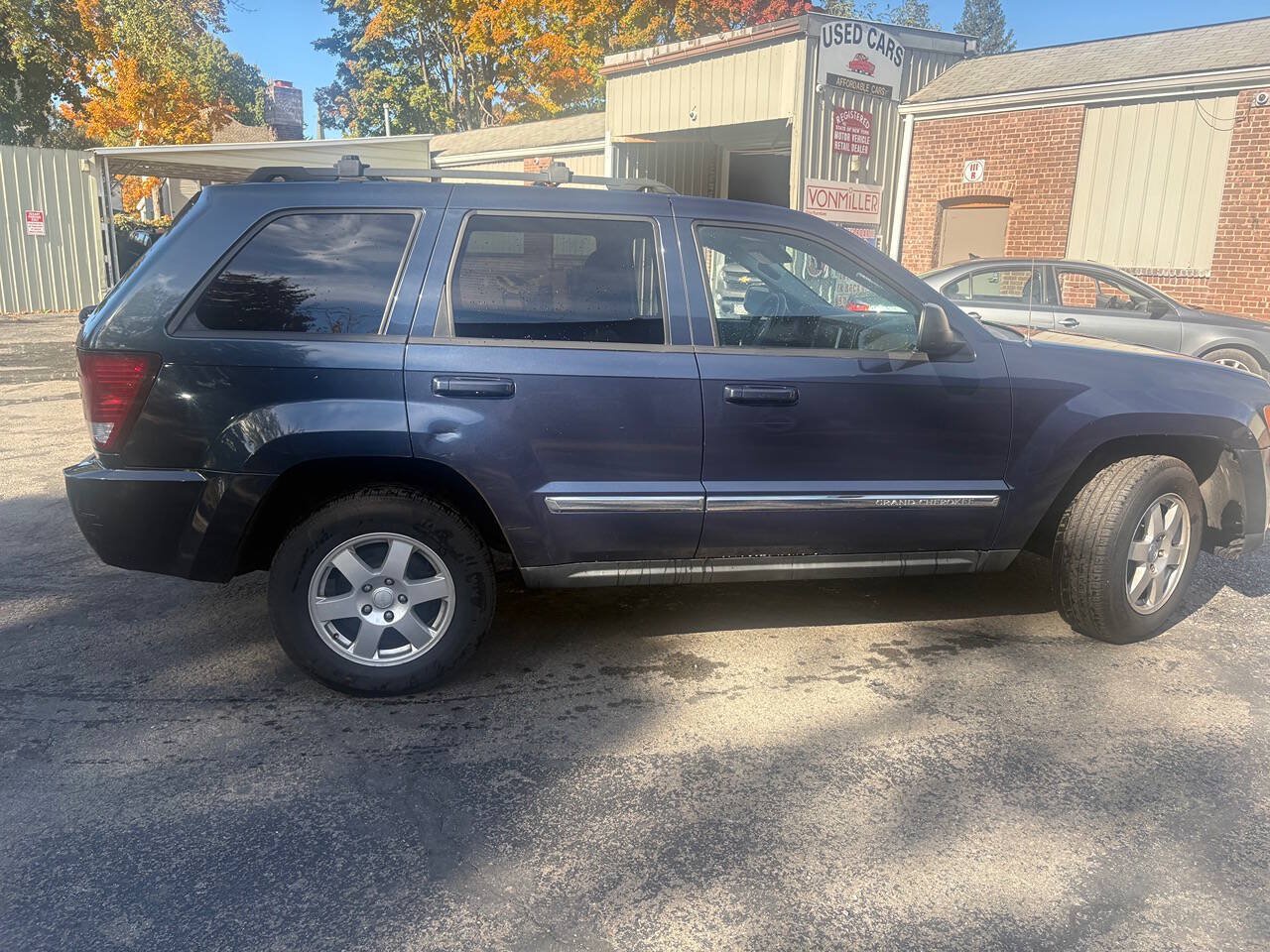 Used 2010 Jeep Grand Cherokee Laredo AWD/4WD image 5