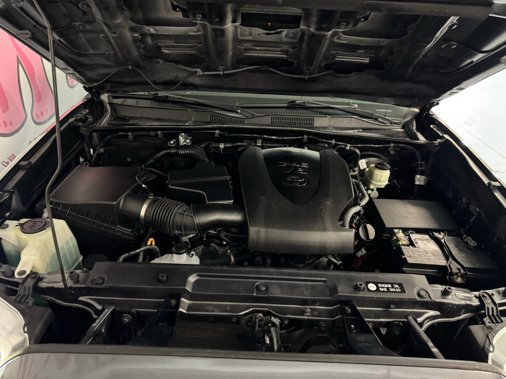 Used 2018 Toyota Tacoma TRD Sport RWD image 6