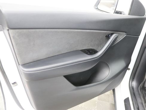 Used 2021 Tesla Model Y Long Range AWD/4WD image 15