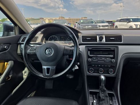 Used 2015 Volkswagen Passat 1.8T FWD image 3