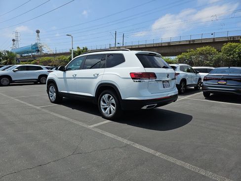 Used 2023 Volkswagen Atlas SE w/ Panoramic Sunroof Package FWD image 7