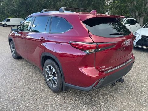 Used 2021 Toyota Highlander XLE AWD/4WD image 4