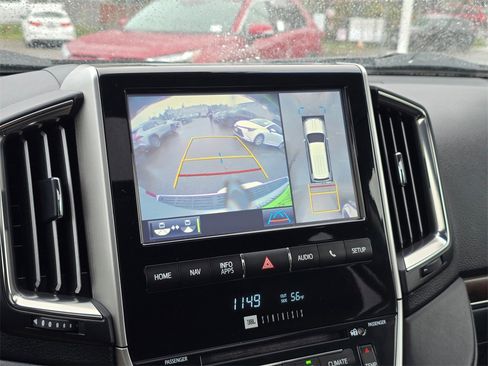 Used 2016 Toyota Land Cruiser image 25