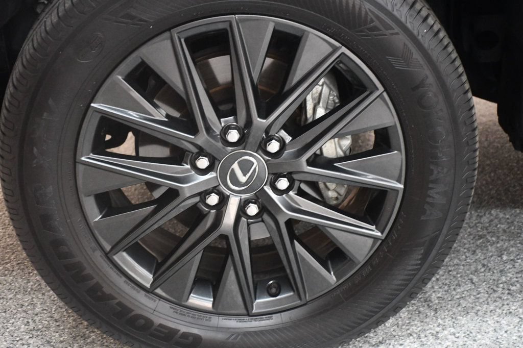 Used 2024 Lexus GX 550 w/ Cold Area Package AWD/4WD image 19