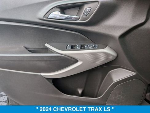 Certified 2024 Chevrolet Trax LS w/ LS Convenience Package image 8