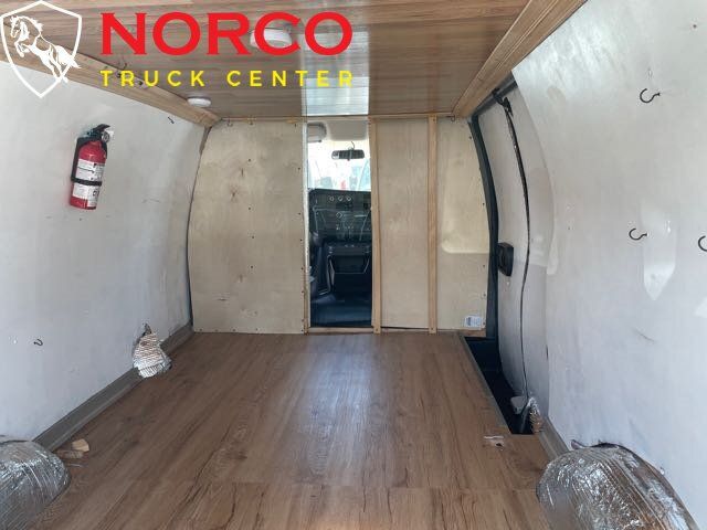 Used 2018 Chevrolet Express 2500 RWD image 7