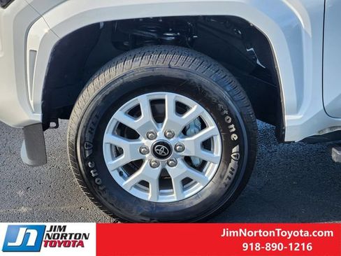 Used 2025 Toyota Tacoma SR5 AWD/4WD image 13