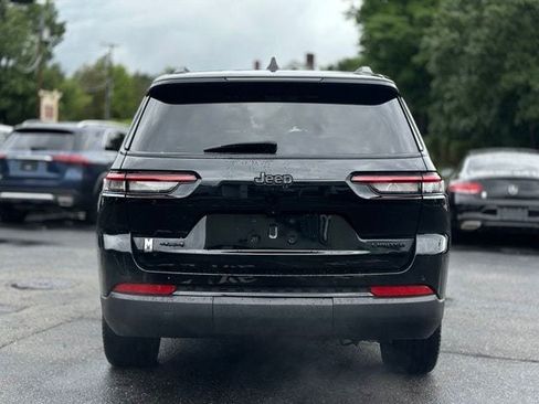 Used 2023 Jeep Grand Cherokee L Limited w/ Black Appearance Package AWD/4WD image 4
