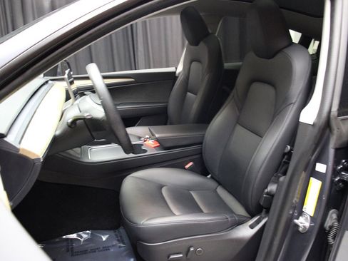 Used 2023 Tesla Model Y Long Range image 30