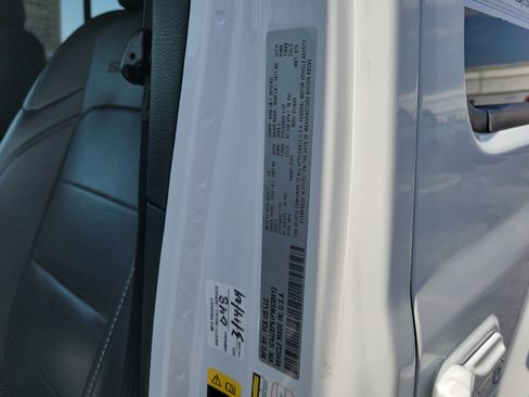 Used 2023 Jeep Wrangler Unlimited Sahara AWD/4WD image 31