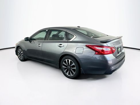 Used 2016 Nissan Altima 2.5 SL w/ 2.5 Technology w/LED Package FWD image 5