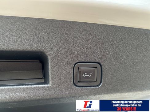 Used 2025 Chevrolet Traverse LT image 6