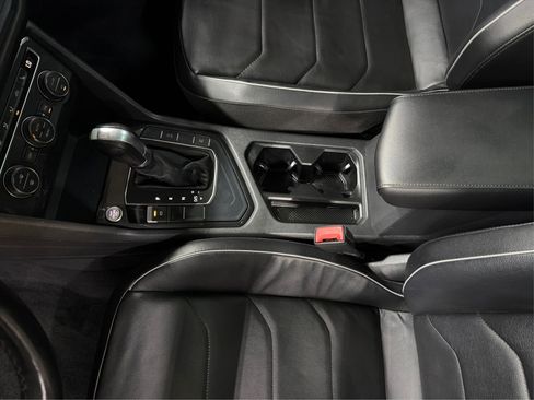 Used 2018 Volkswagen Tiguan SEL Premium FWD image 40