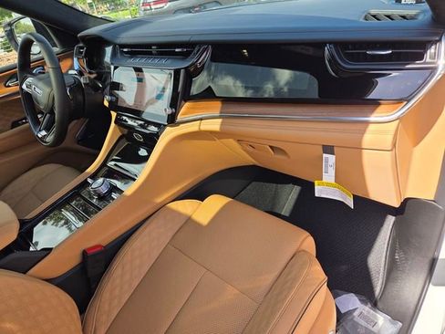 New 2026 Jeep Grand Cherokee Summit w/ Obsidian Package image 18