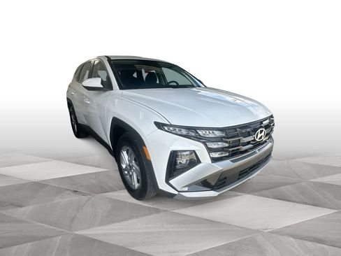 Used 2026 Hyundai Tucson SE FWD image 2