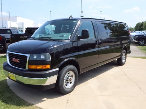 Used 2023 GMC Savana 3500 LT w/ LT Preferred Equipment Group RWD image 3