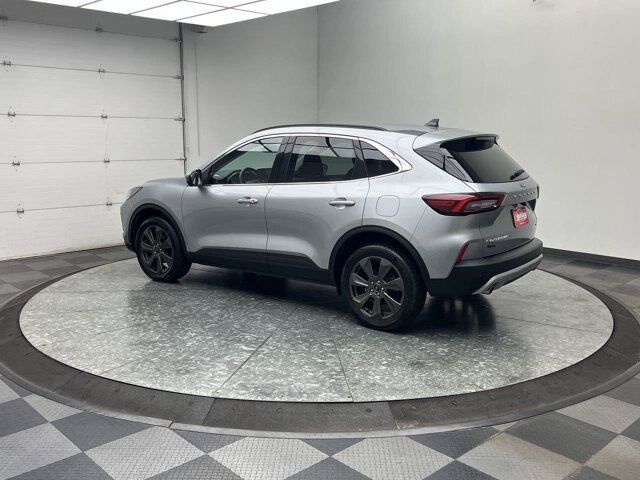 Used 2024 Ford Escape Platinum AWD/4WD image 2