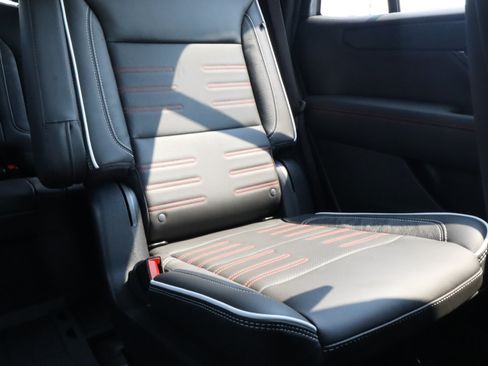New 2026 GMC Yukon AT4 Ultimate w/ LPO, Floor Liner Package AWD/4WD image 9