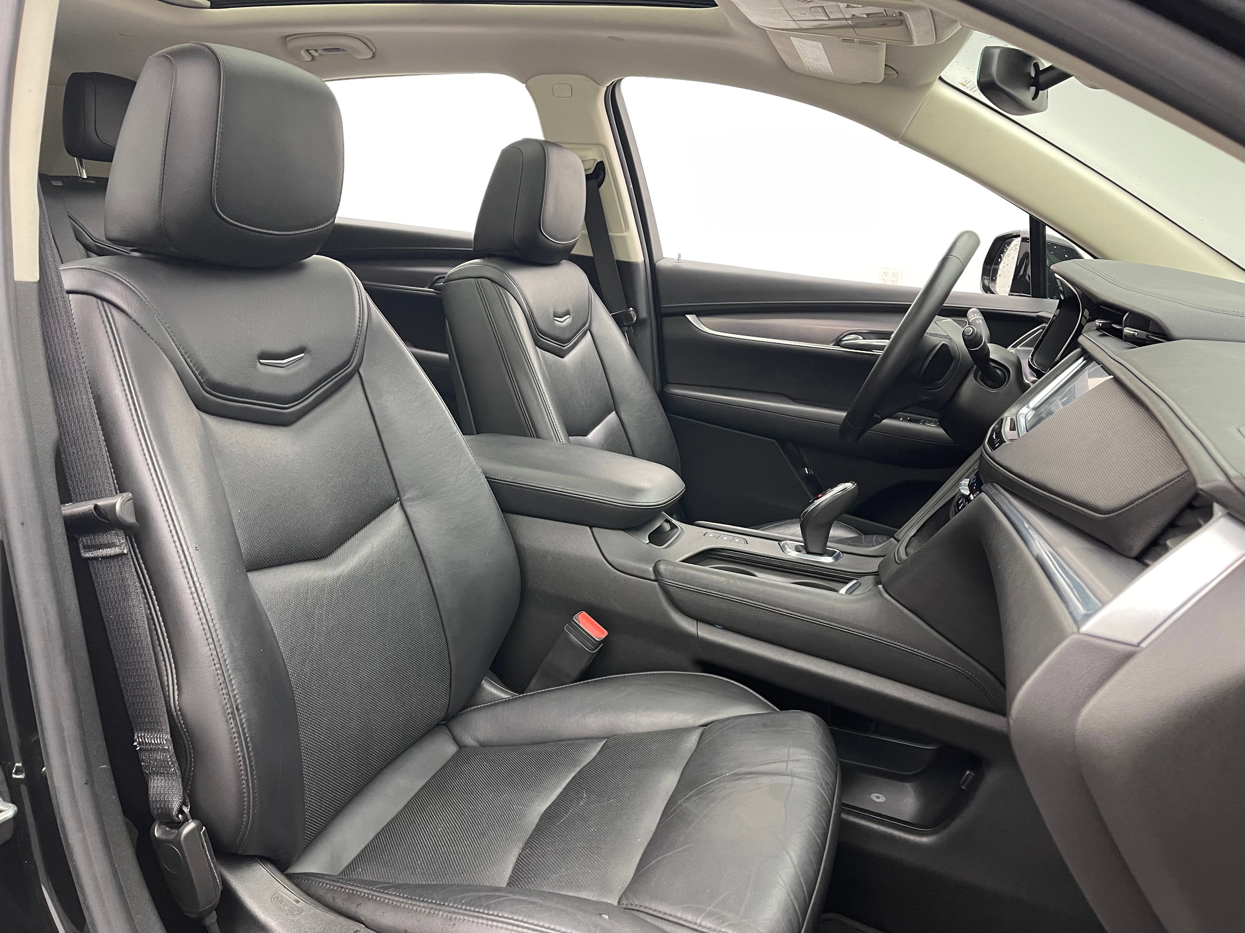 Used 2017 Cadillac XT5 Luxury w/ Driver Awareness Package AWD/4WD image 34
