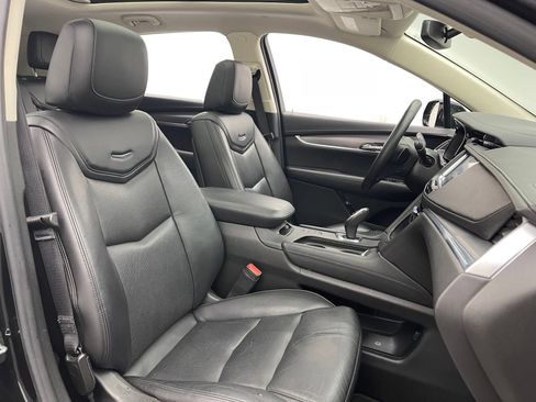 Used 2017 Cadillac XT5 Luxury w/ Driver Awareness Package AWD/4WD image 34