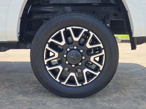 Used 2025 RAM 2500 Limited AWD/4WD image 13