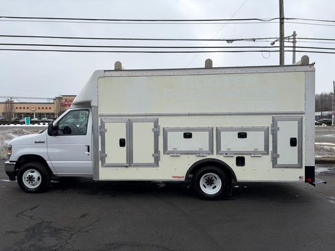 Used 2023 Ford E-450 and Econoline 450 Super Duty w/ Power Windows & Locks Group image 11