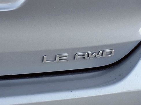 Used 2024 Toyota Highlander LE image 10