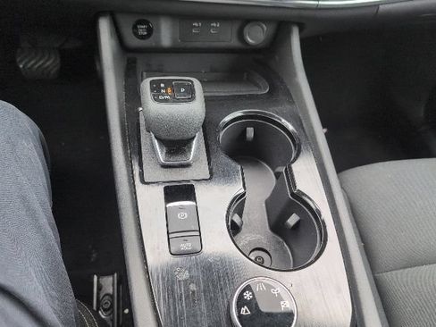 Used 2024 Nissan Rogue S AWD/4WD image 18