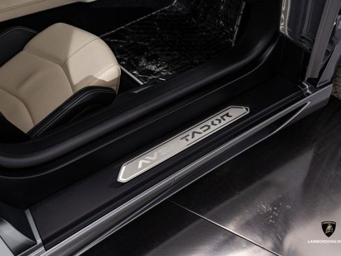 Used 2012 Lamborghini Aventador LP 700-4 image 43