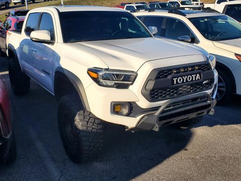 Used 2023 Toyota Tacoma TRD Off-Road w/ TRD Premium Off Road Package image 2