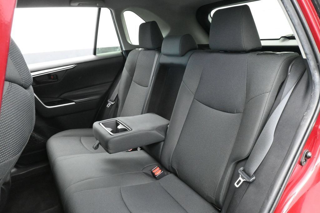 Used 2021 Toyota RAV4 LE FWD image 25