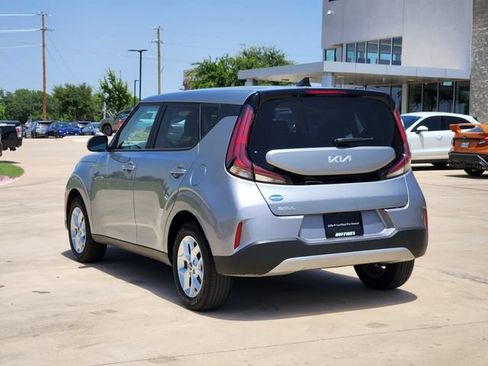 Certified 2025 Kia Soul LX w/ LX Technology Package FWD image 5