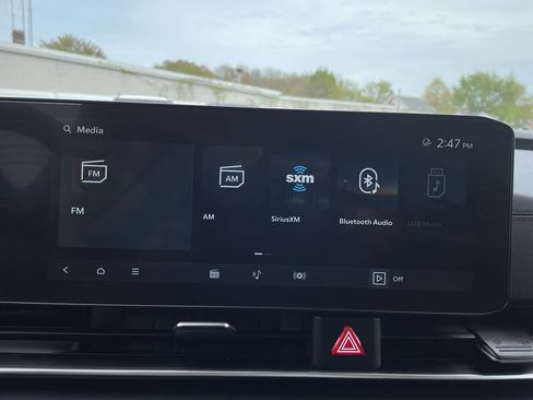 Used 2025 Kia Carnival FWD image 13