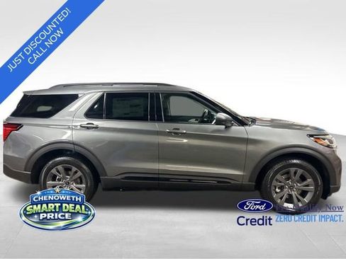 New 2026 Ford Explorer Active w/ Active Comfort Package image 6