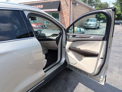 Used 2017 Lincoln MKC Reserve w/ Lincoln MKC Climate Package AWD/4WD image 10