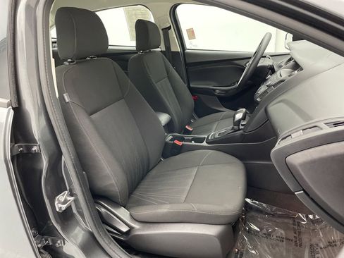 Used 2017 Ford Focus SE image 40