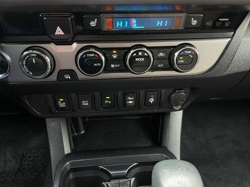 Used 2017 Toyota Tacoma Limited image 19