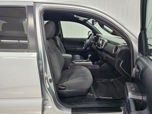 Used 2017 Toyota Tacoma TRD Sport w/ Tow Package (A/T) AWD/4WD image 17
