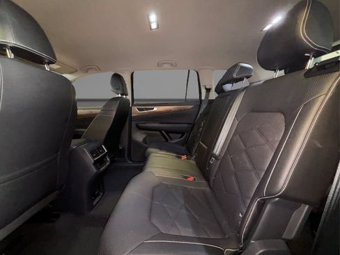 Used 2025 Volkswagen Atlas SE AWD/4WD image 9