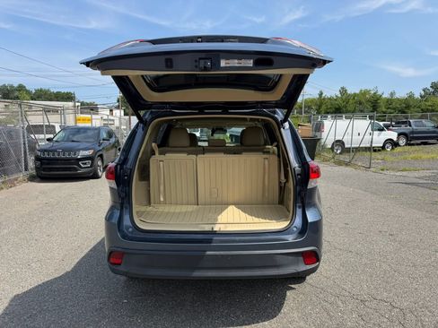 Used 2019 Toyota Highlander XLE AWD/4WD image 30