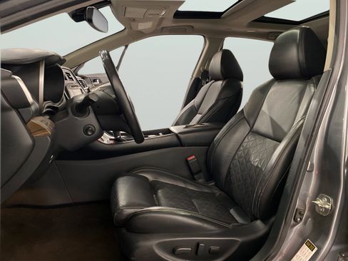 Used 2018 Nissan Maxima Platinum image 10