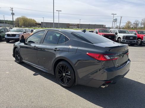 Used 2025 Toyota Camry SE image 5