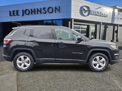 Used 2017 Jeep Compass Latitude w/ Popular Equipment Group AWD/4WD image 6