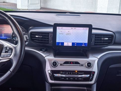 Used 2022 Ford Explorer XLT image 16