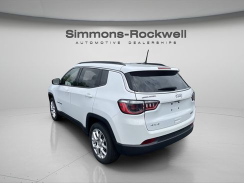 Used 2023 Jeep Compass Latitude AWD/4WD image 3