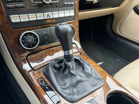 Used 2015 Mercedes-Benz SLK 250 image 29