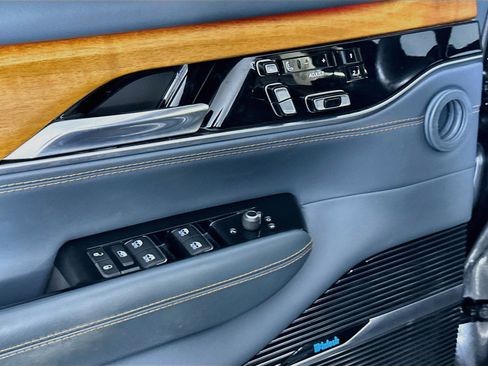 Used 2022 Jeep Grand Wagoneer Series II w/ Premium Group II AWD/4WD image 15