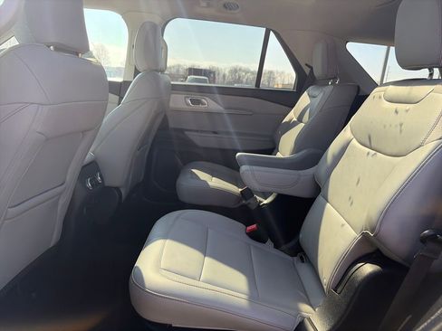 Used 2025 Ford Explorer Active w/ Active Comfort Package AWD/4WD image 34