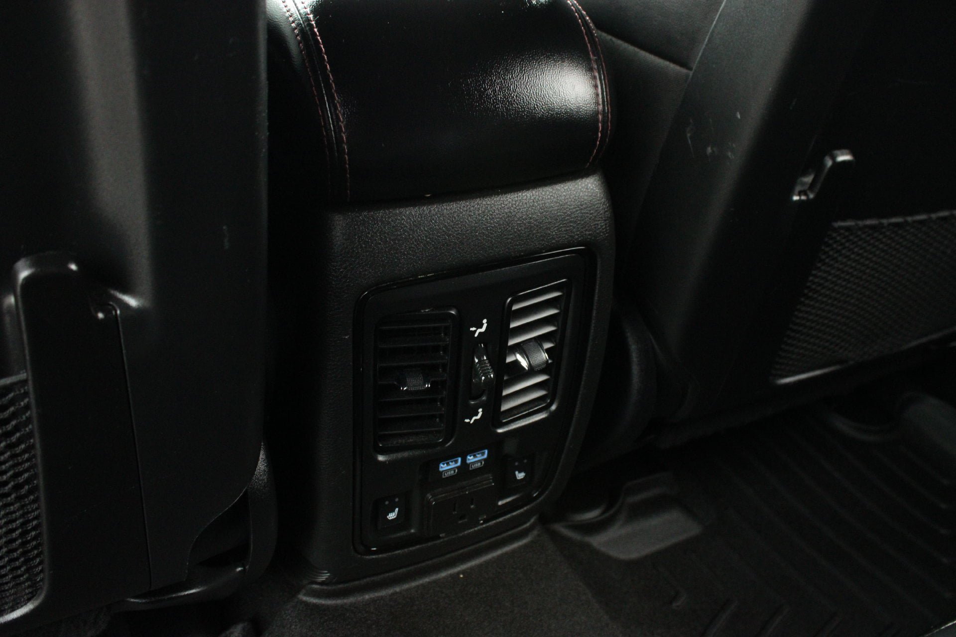 Used 2021 Dodge Durango R/T w/ Blacktop Package AWD/4WD image 21