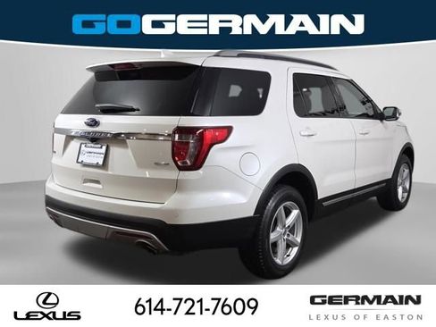Used 2017 Ford Explorer XLT w/ Equipment Group 202A AWD/4WD image 9